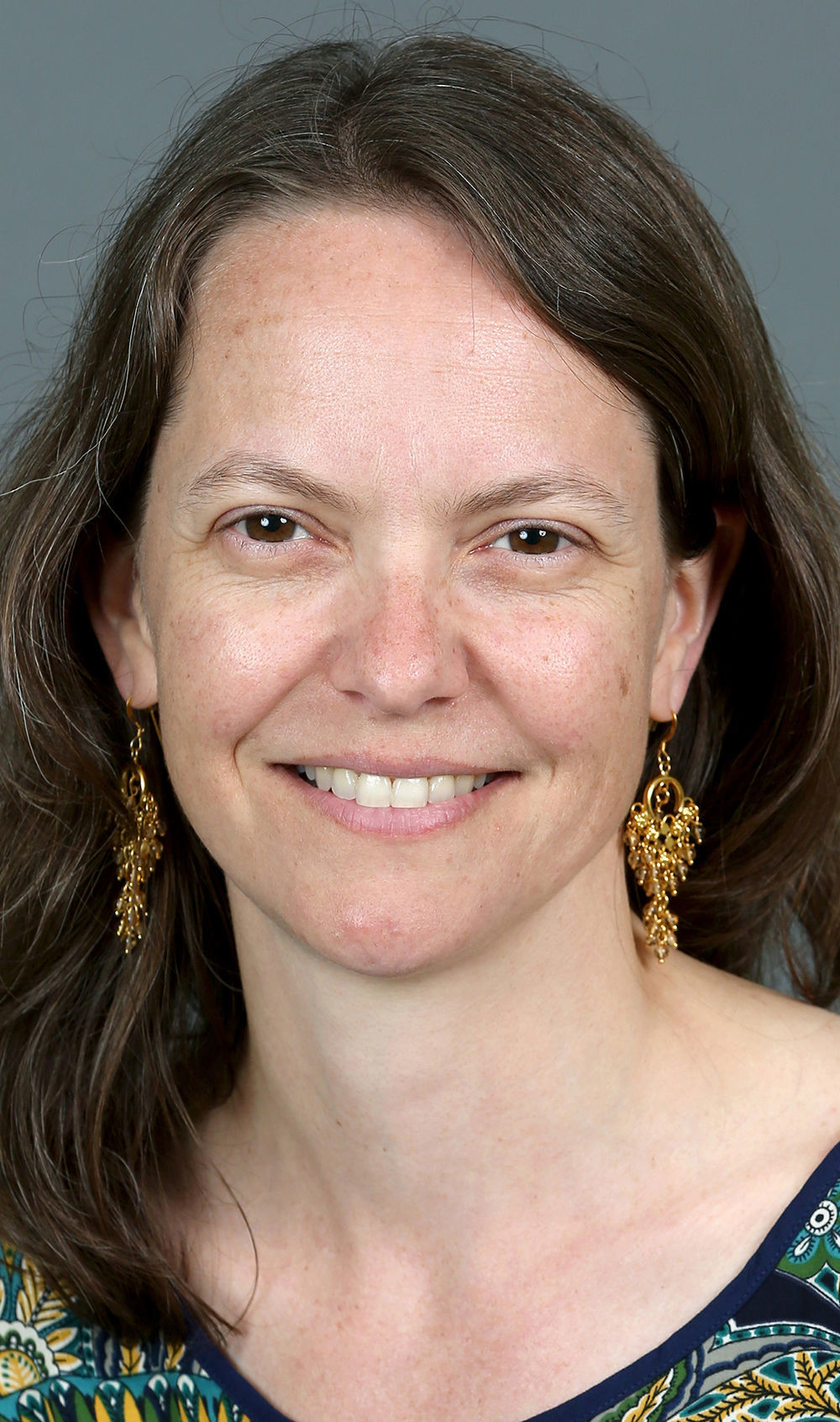 Tina Lee headshot